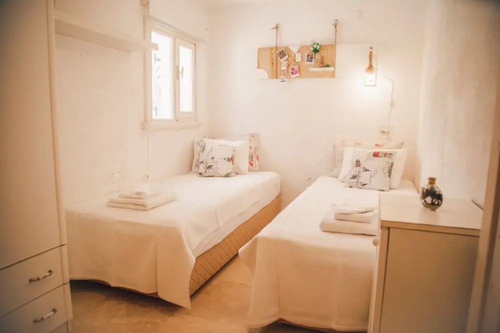 Seven Angels Hotel
