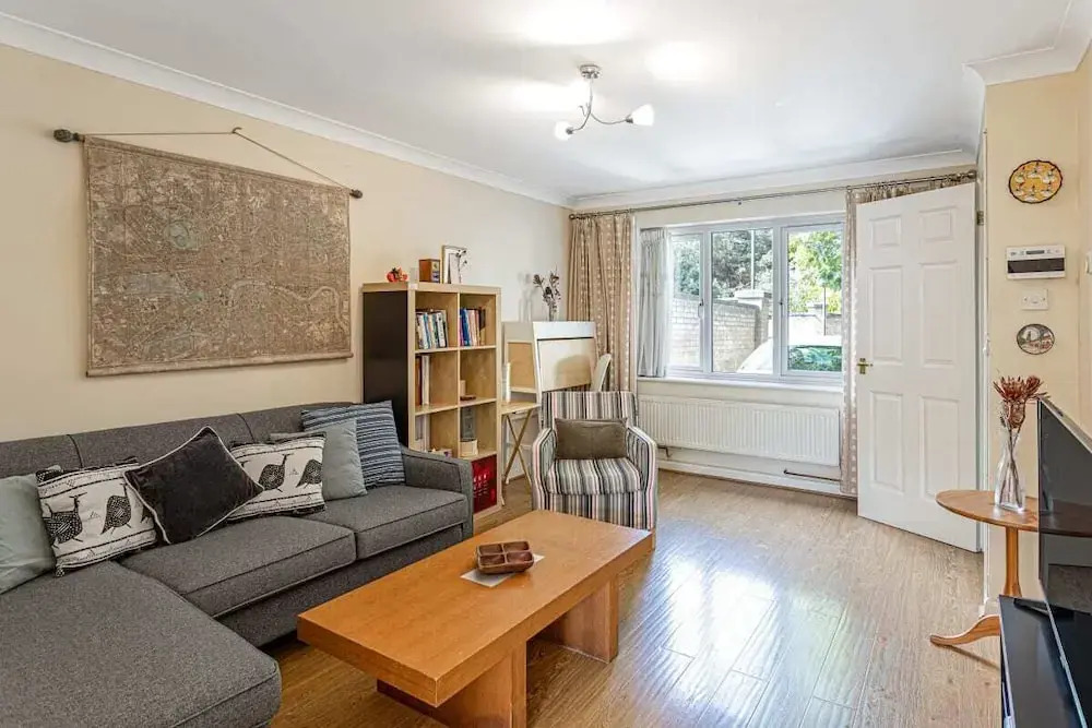 Beautiful 3 Bed House W Patio 10 Mins to Excel
