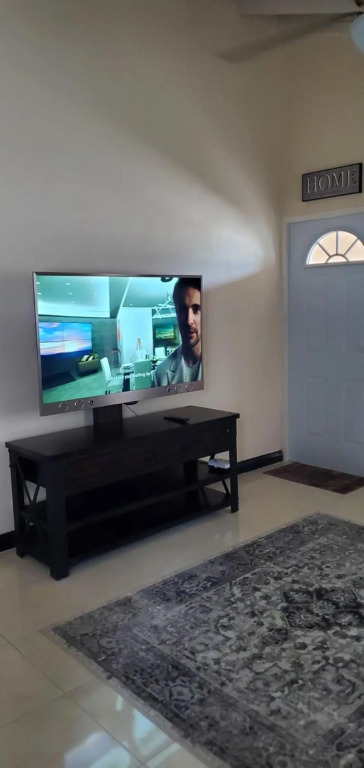 2Bed 2Bth Gated Comm house with Hillside view close to beach, food and clubs