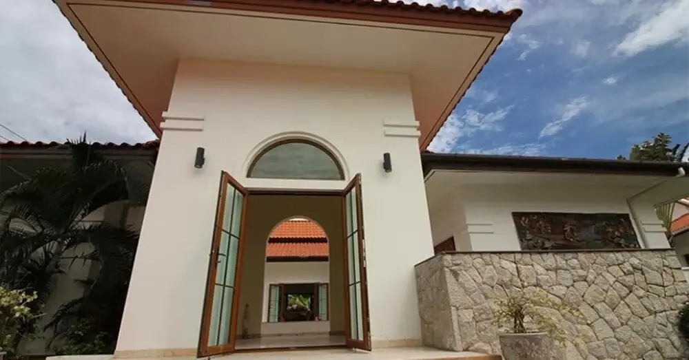 Luxury 5 Bedroom Villa in Beautiful Banyan Resort