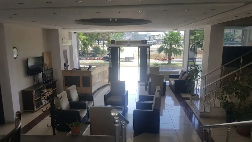 Bayrakli Otel