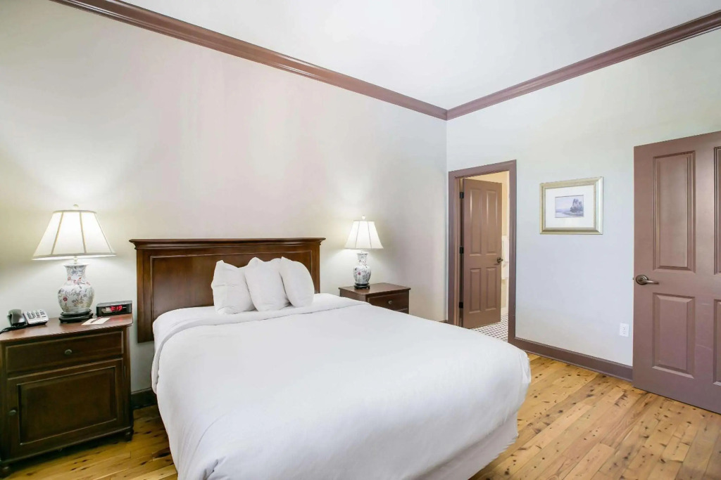 Water Street Hotel & Marina, an Ascend Collection Hotel