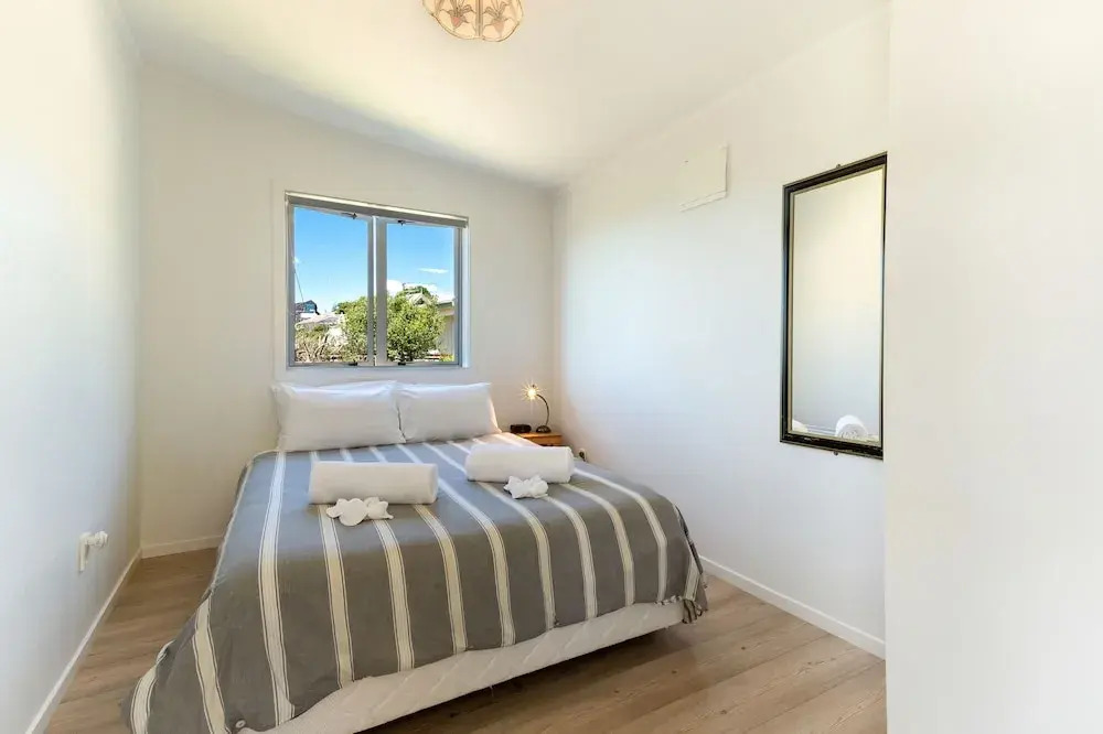Tiri Cottage - Sea Views in Oneroa by Waiheke Unlimited