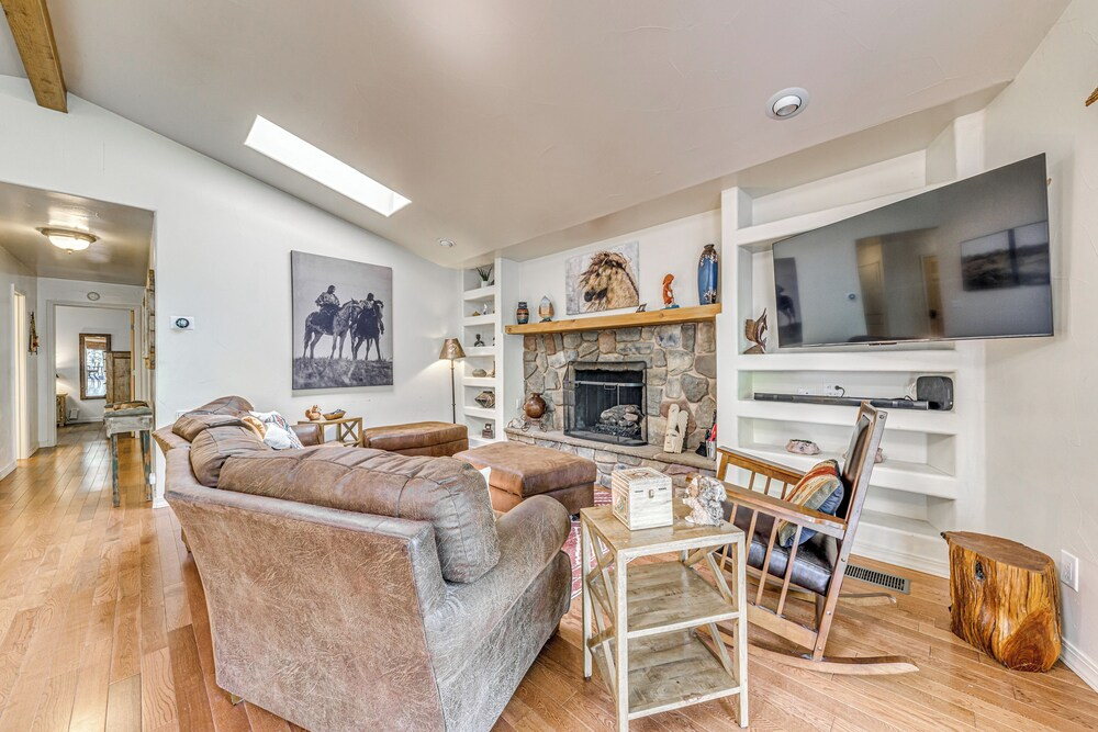 18 Mi to Ski Apache - Ruidoso Home Fit for Family!
