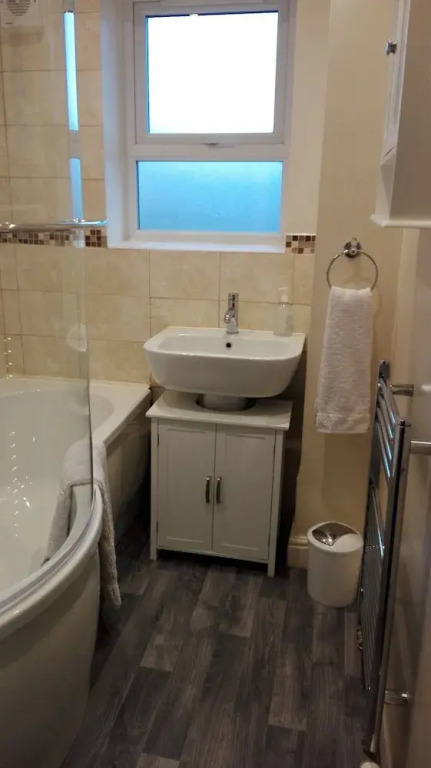 Manor 3bed House With Garden