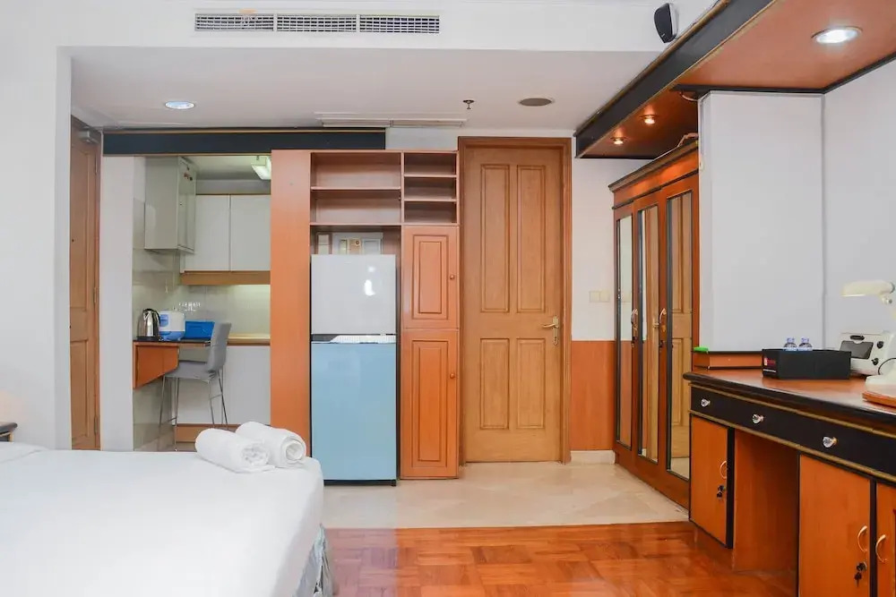 Stylish and Posh Studio Park Royale Apartment