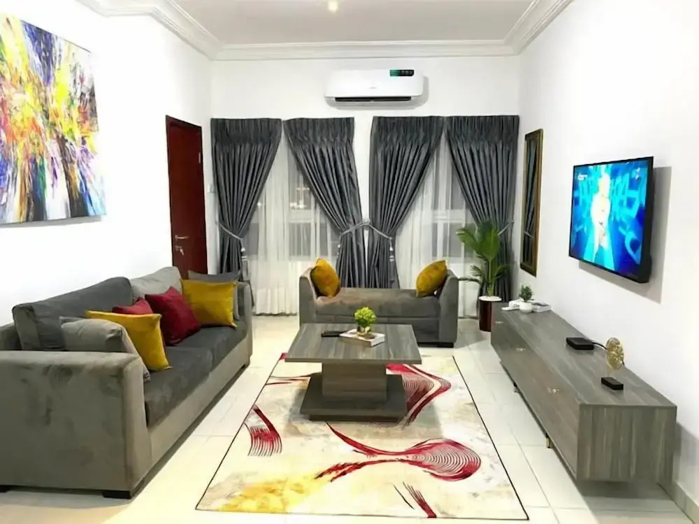 Lilly Grand Luxury Hotel and Apartment