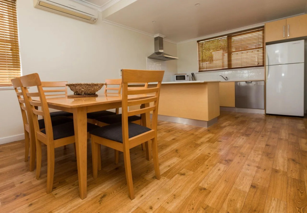 Bay 10 - Suites and Apartments