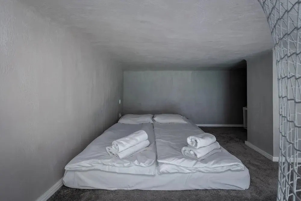 Parkside Fresh Apartments - Old Town Guesthouse - by Upstairs