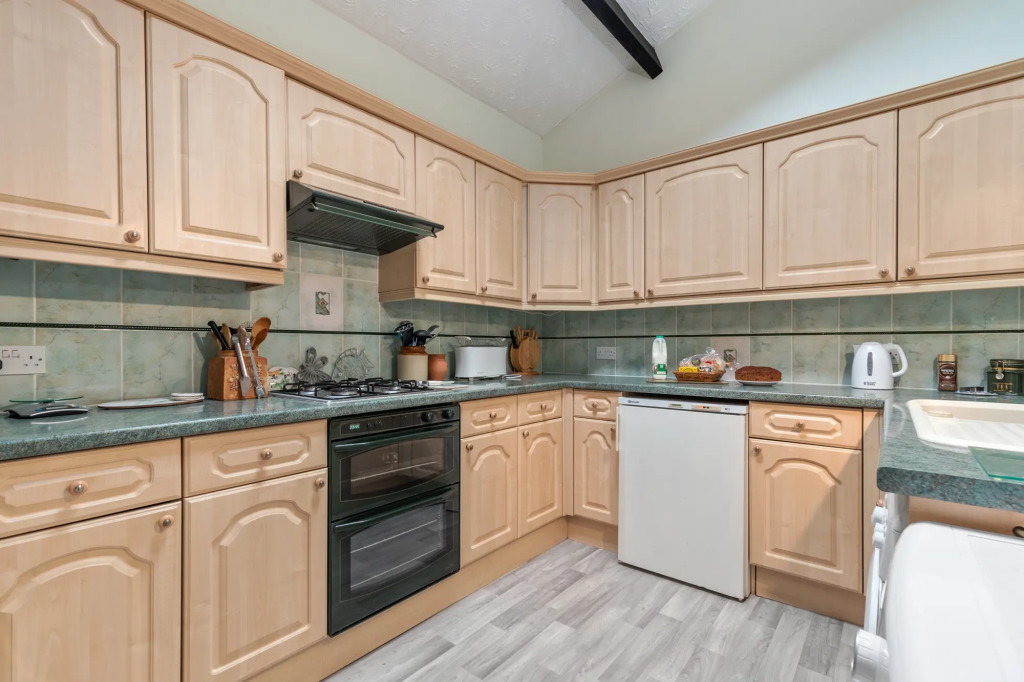 The Hollies - Short Walk to Beach, Peaceful Location, Parking