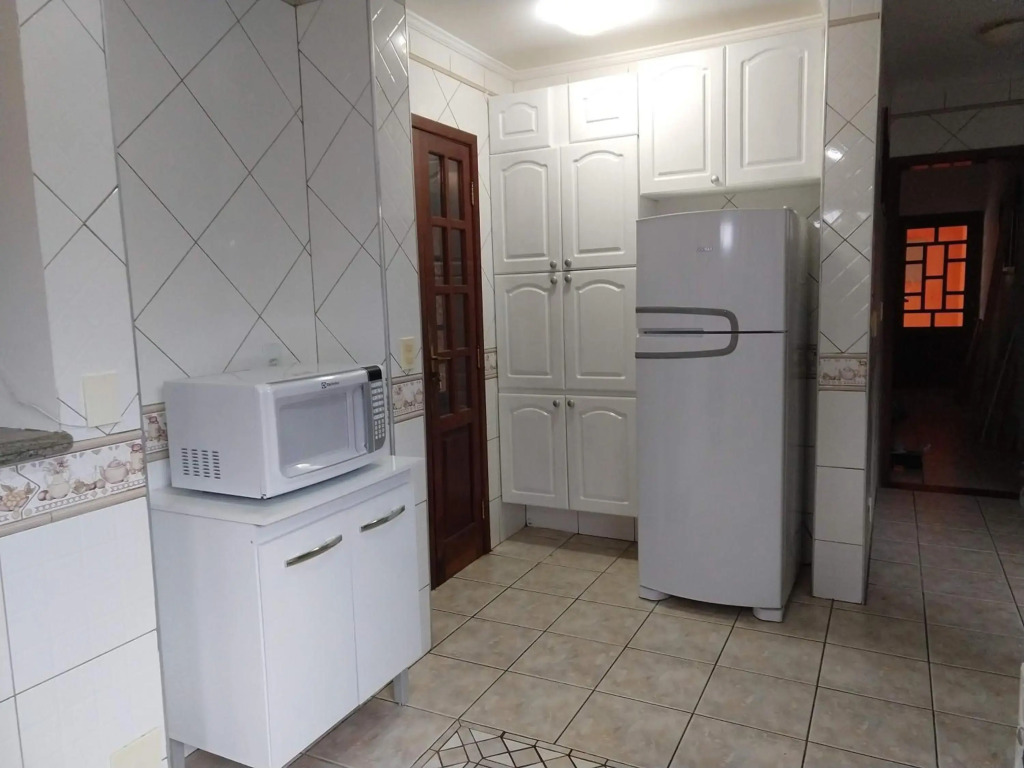 Casa 5 suítes com piscina e churrasqueira