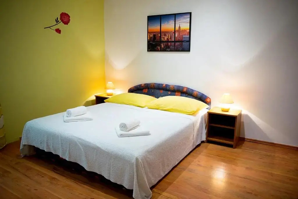 Apartments and Rooms Robi