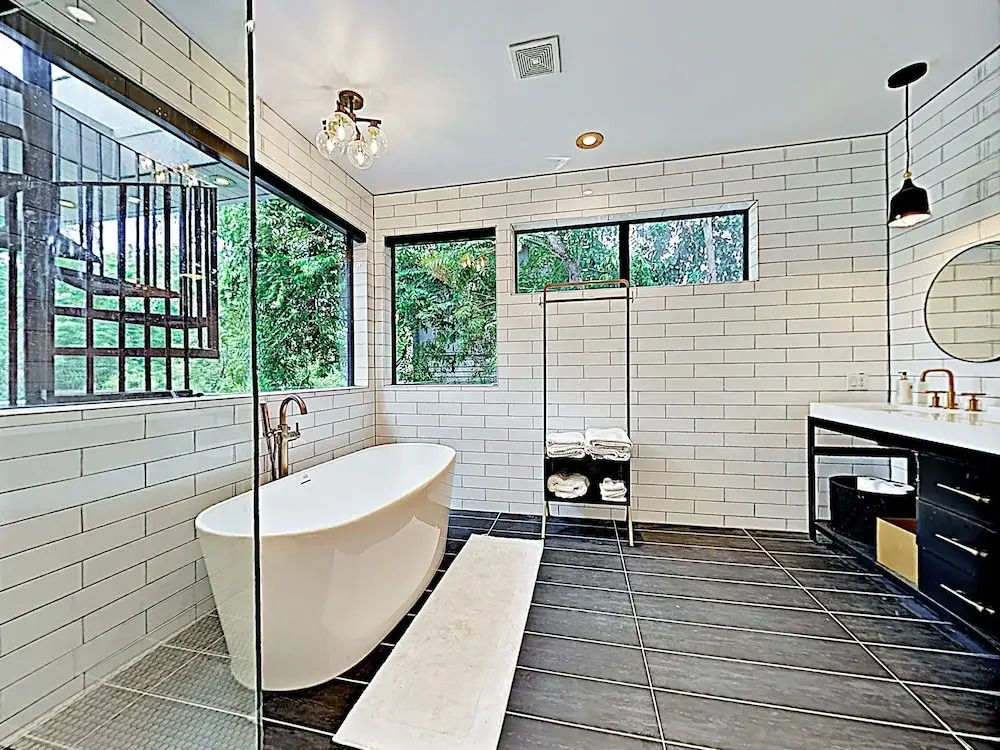 New Listing! Spacious Luxe Near Downtown 4 Bedroom Home