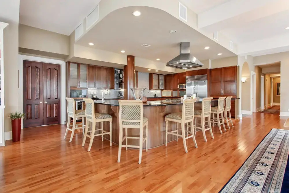 300 Drayton Condo 4 Bedrooms 3.5 Bathrooms Condo