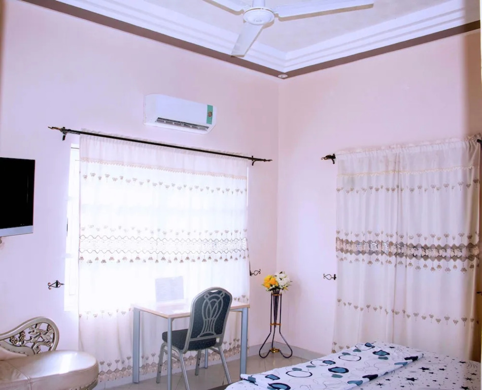 Nora Hotel