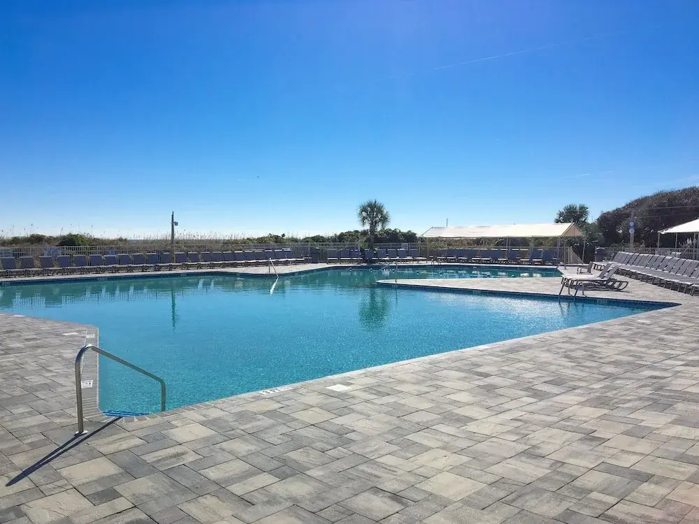 New Listing! Updated Condo - 25 Yards To Beach Condo