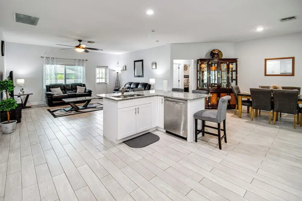 Lanai, Private Pool: Lehigh Acres Home