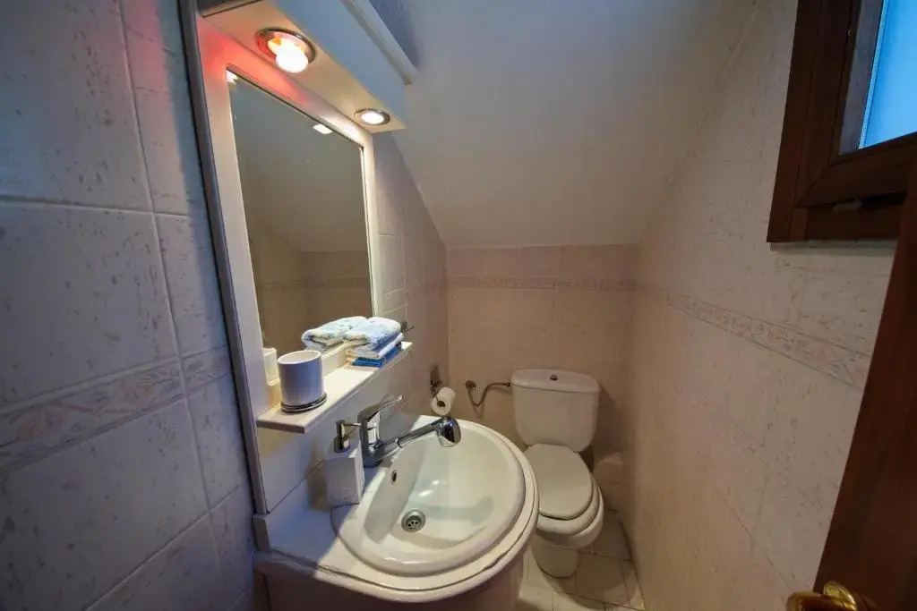 Beachfront villa with huge garden, 3br, Halkidiki