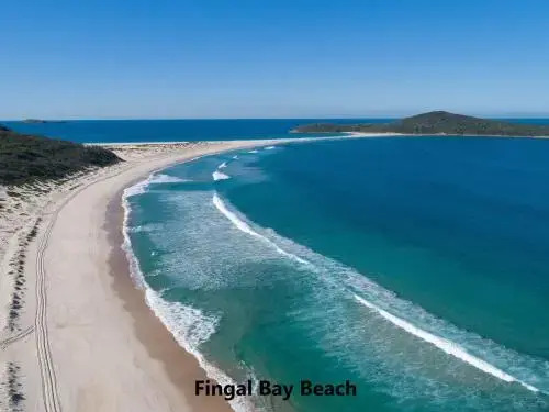Whale Tales' 78 Lentara Street - Fantastic Water Views Over Fingal Beach