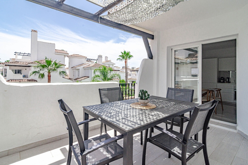 Lnm5.30 - Great Location With Private Roof Terrace