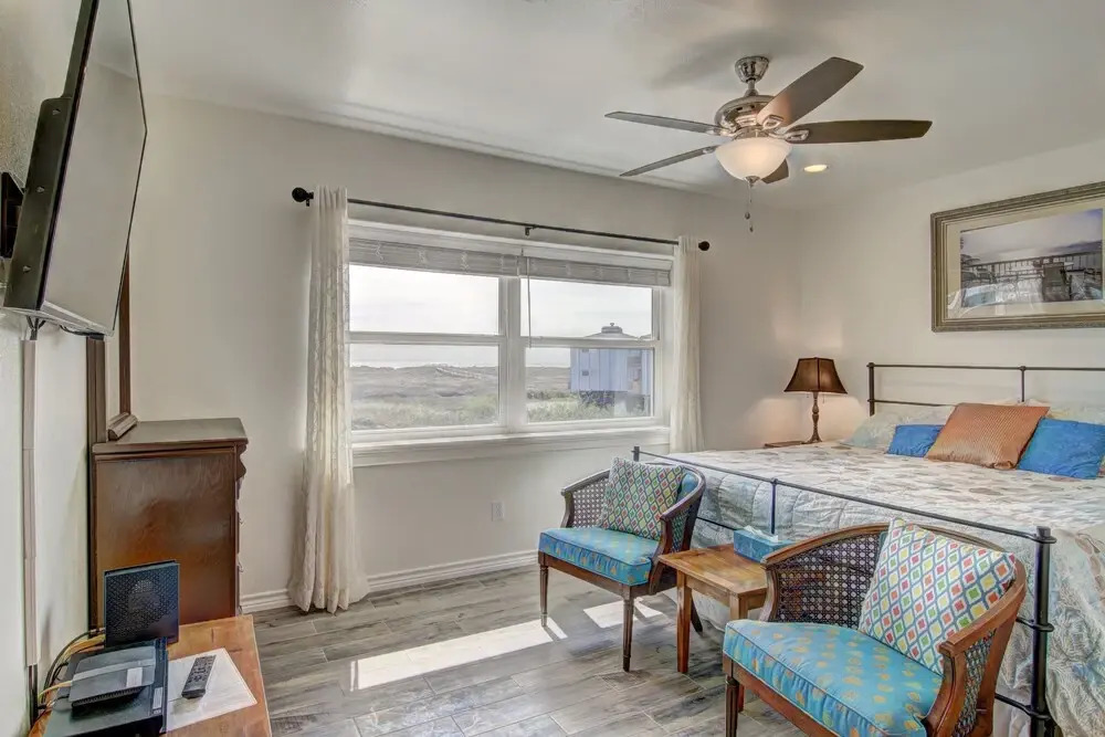 Buena Vista 3 Bedroom Condo by RedAwning