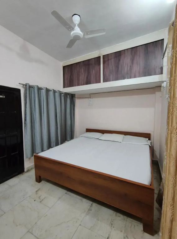 Krishna Paying Guest House