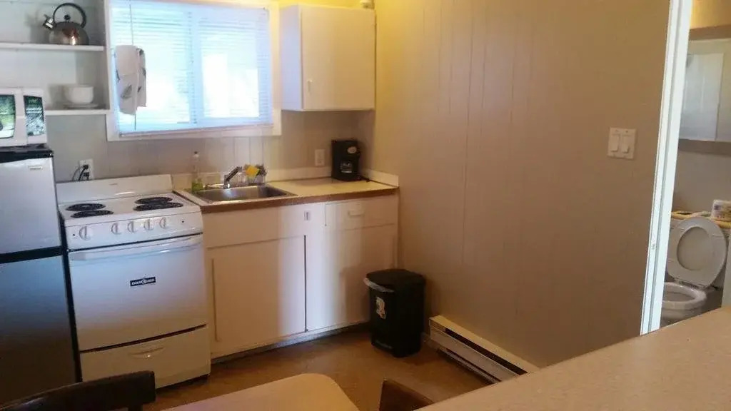 Holiday House Motel