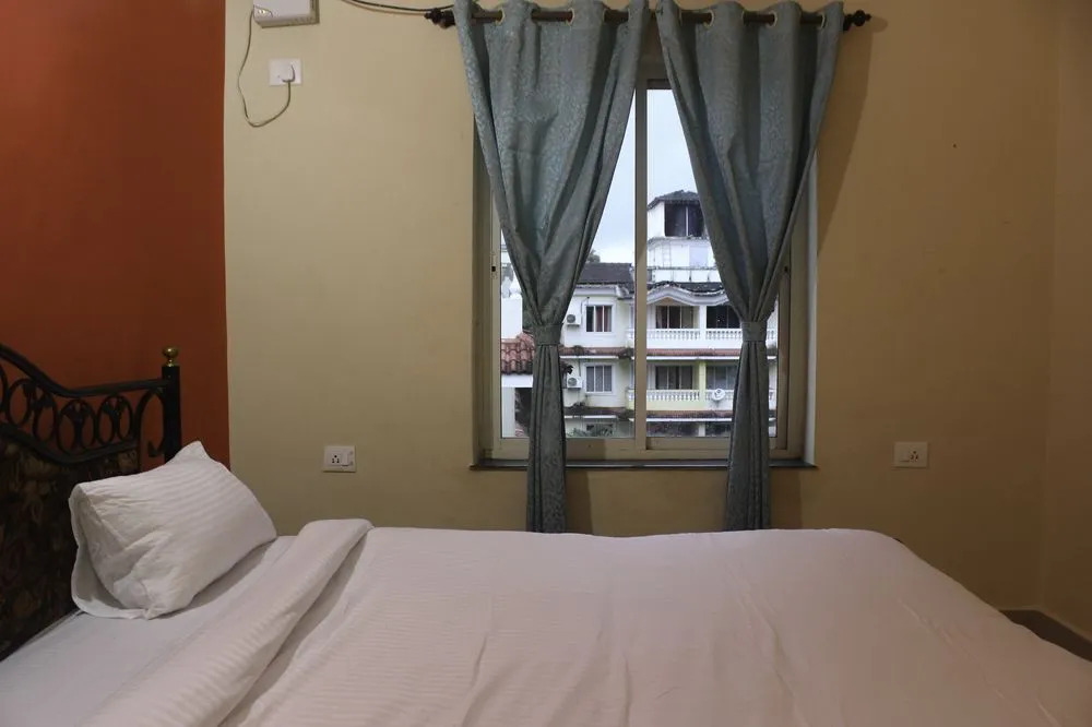 OYO 9645 1 BHK Near Curlies Anjuna