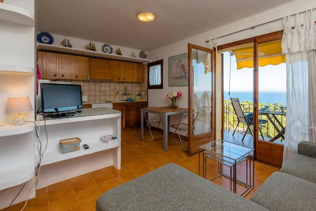 R-7 Calella DE Palafrugell 2 PAX
