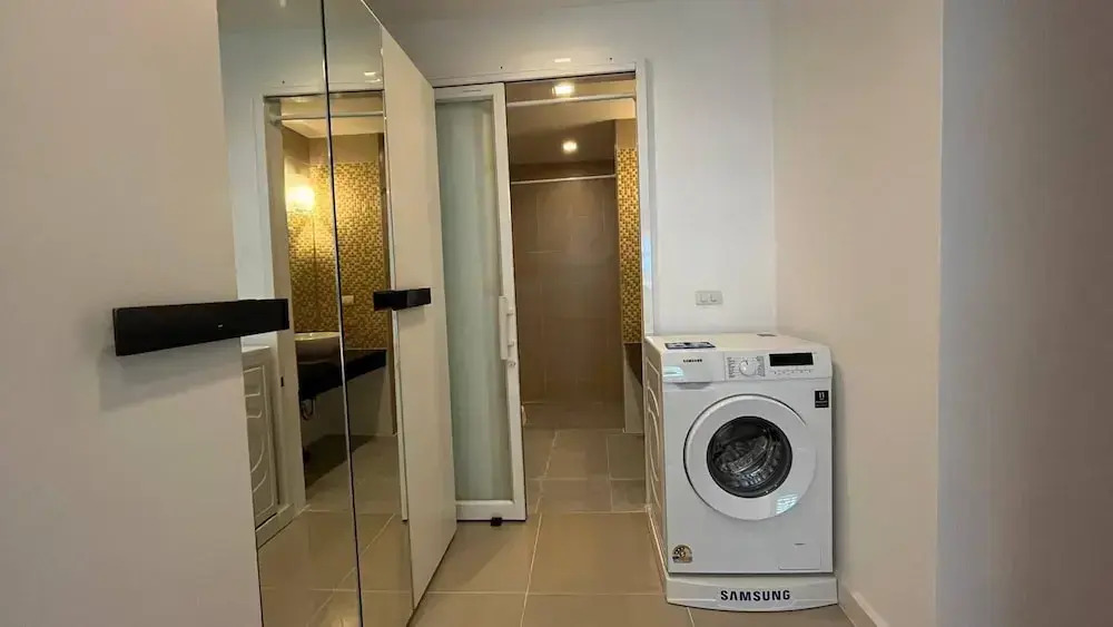 6-32 - 1 Bdr Condo With Balcony and Shared Pool