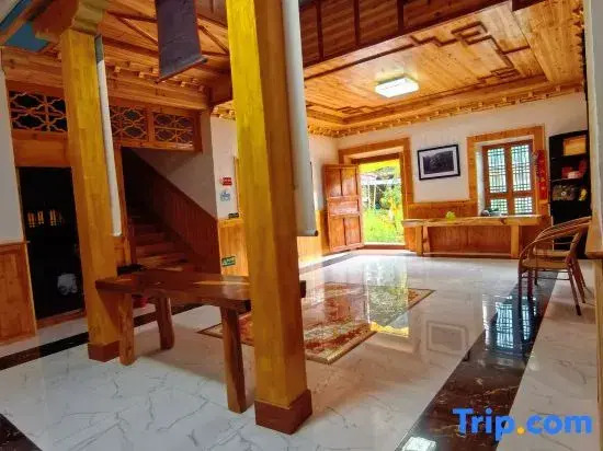 Sangdun Longzhu Homestay (Zhonglu Tibetan Village)