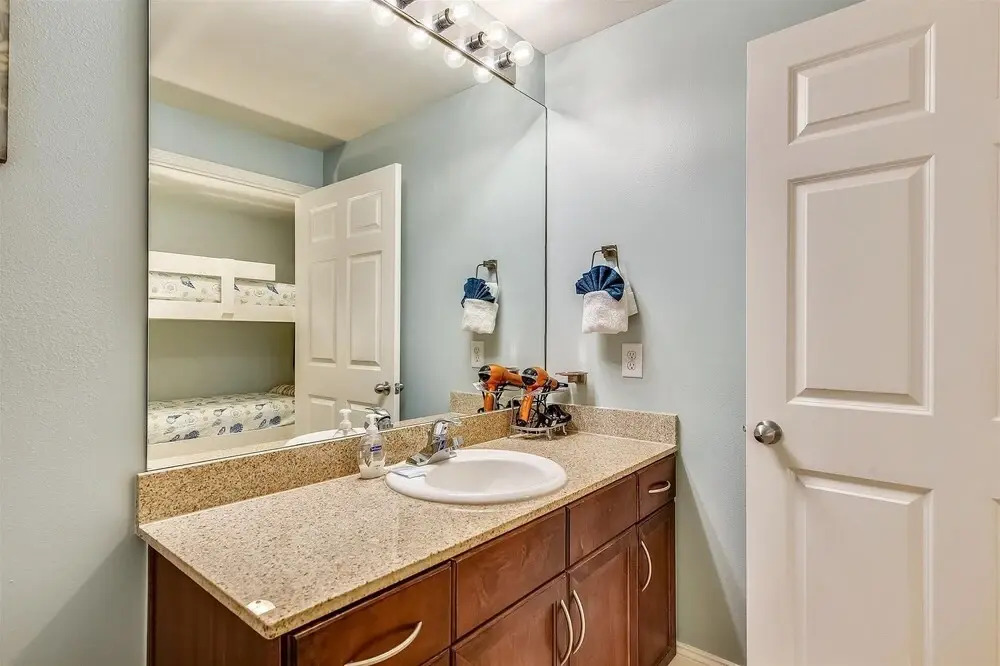 Laketown Wharf 1003, Gulf View, Sleeps 6. Free Fun! Updated! 1 Bedroom Condo by RedAwning