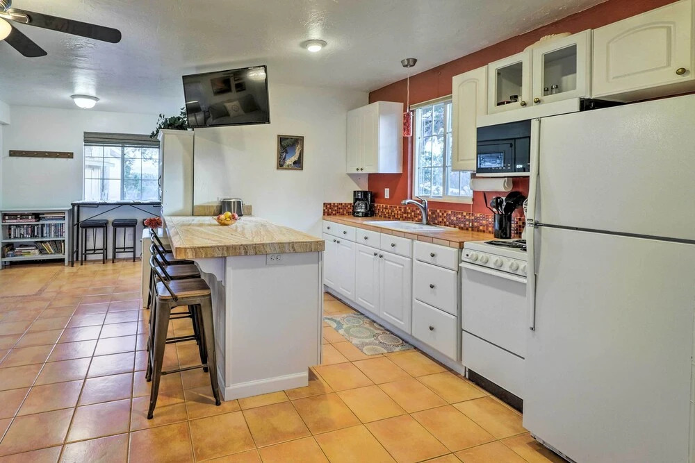 Gazebo & Fire Pit: Pet-friendly Payson Home!