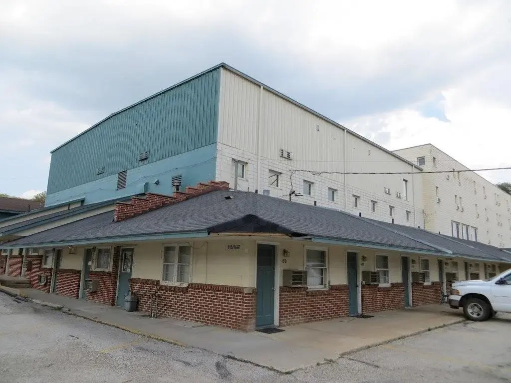Bluffs Inn & Suites