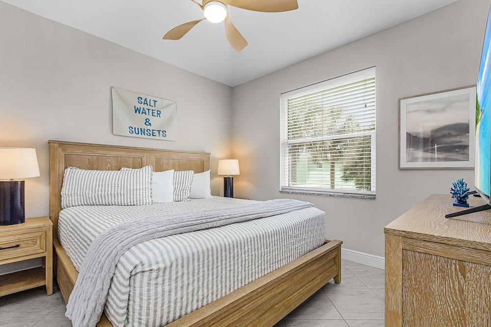 140 Pearl Paradise 3br/2ba W/ Pool! 3 Bedroom Home