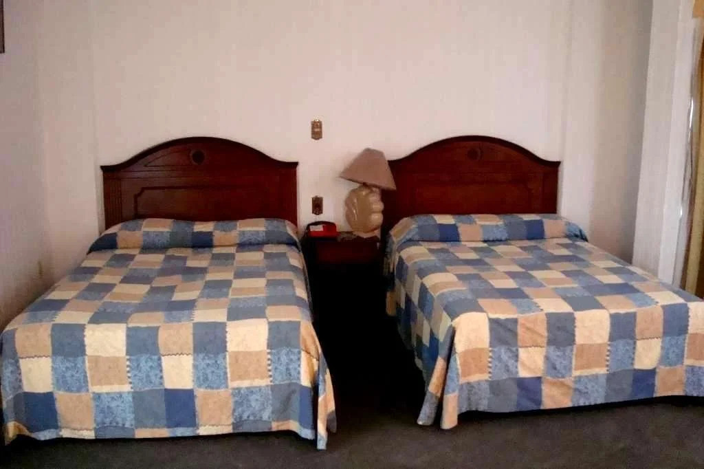 Leo Hotel
