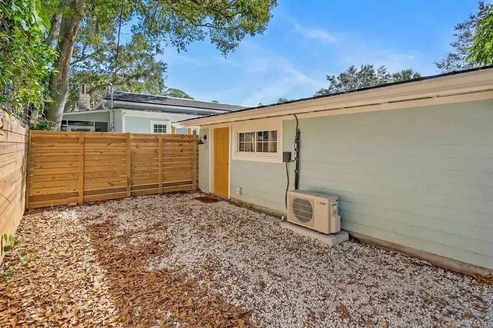 Renovated Bungalow With Work Space Kitchen Patio