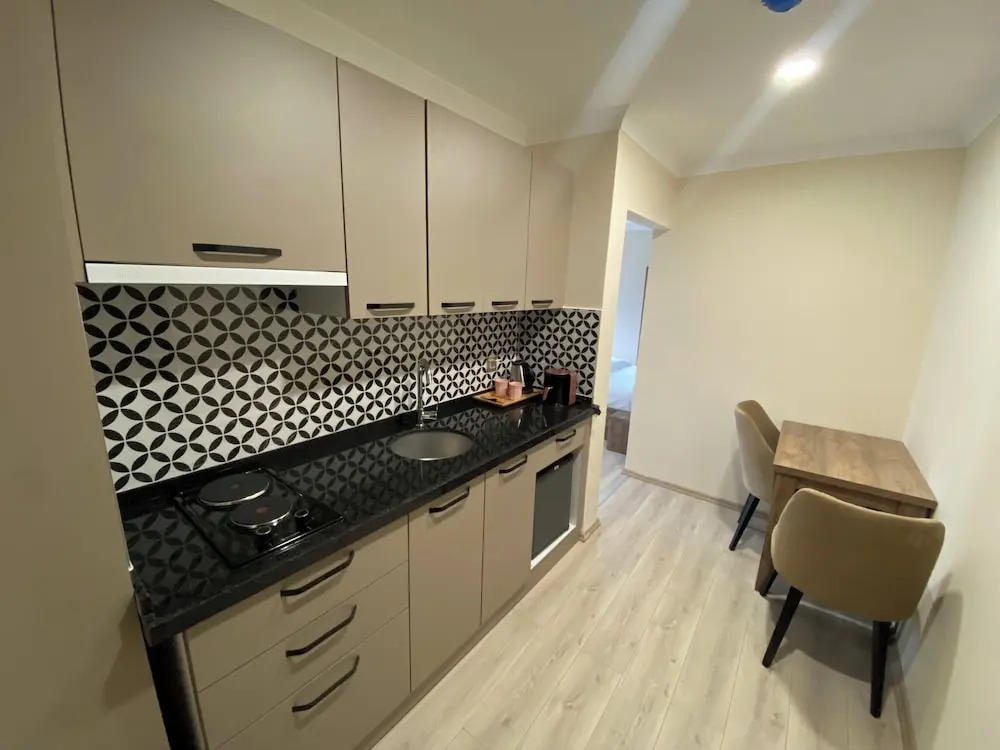 Rena Grand Residence & Suit