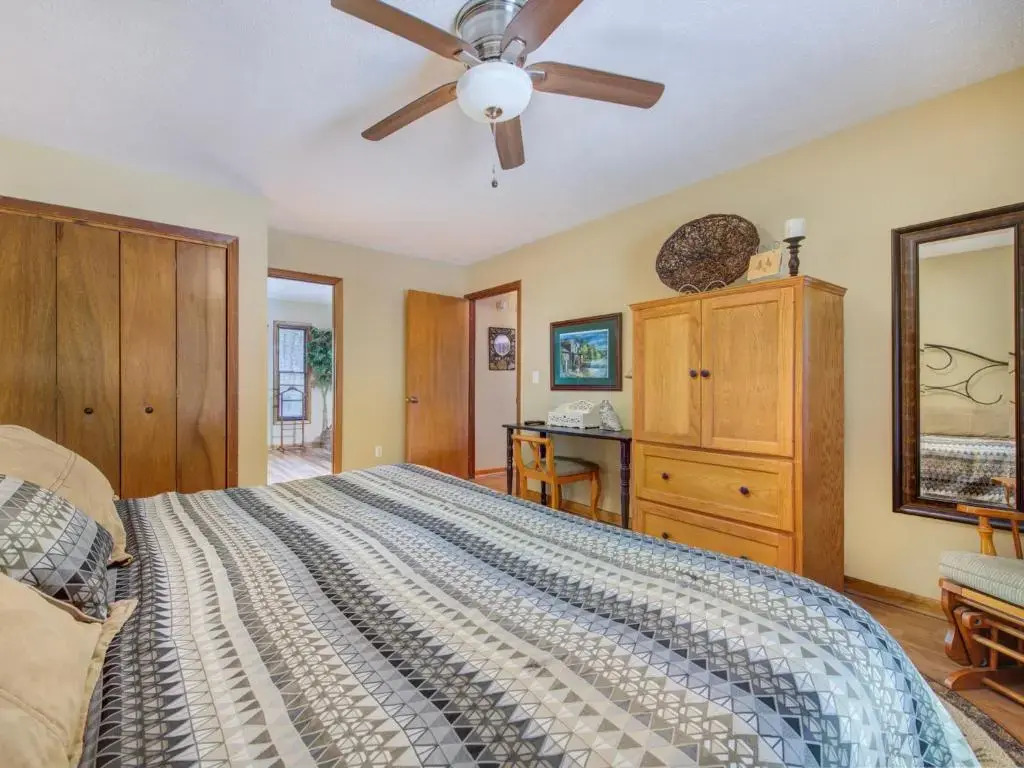 Between Here & There, 3 Bedrooms, Sleeps 6, Views, Hot Tub