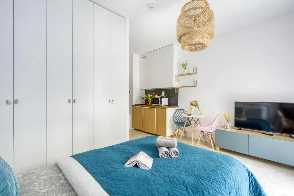 Studio Centrum Pawia 51- 10 min to center, the best places, self check-in, optional breakfest, parking on the street