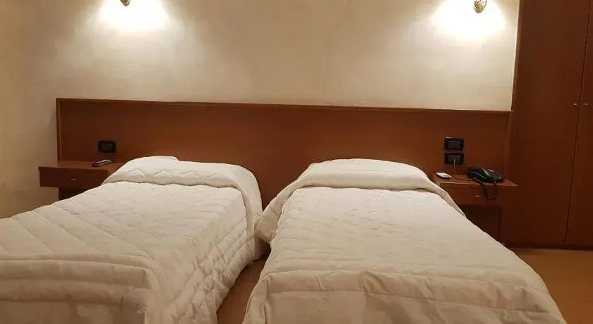 Hotel Holiday