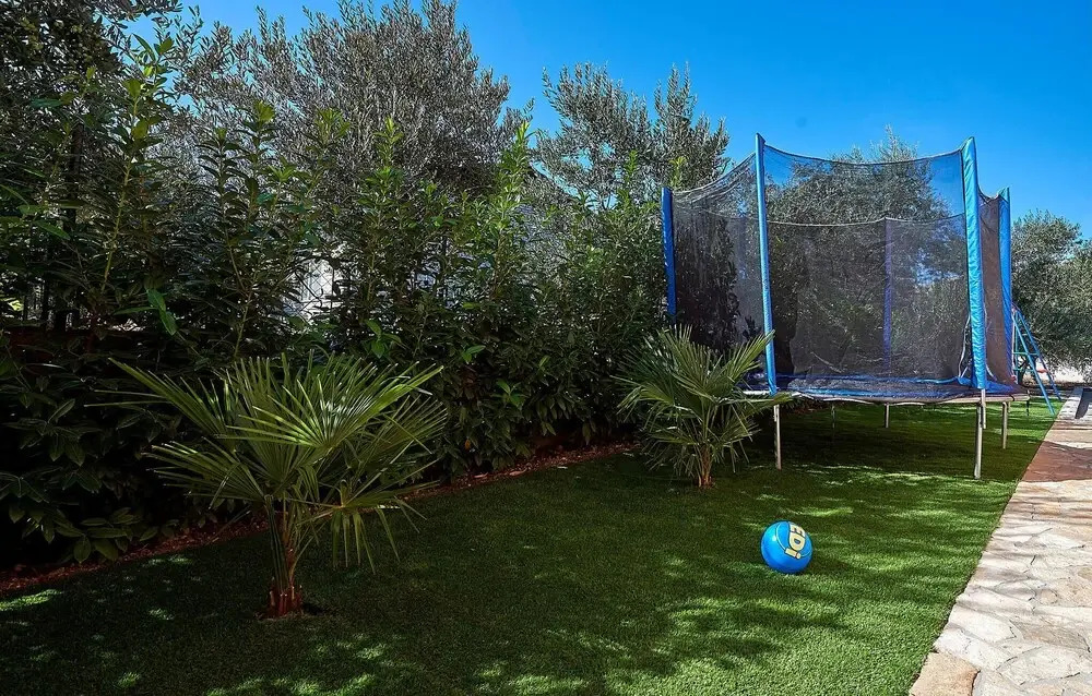 Beautiful Home in Pano With Wifi and 5 Bedrooms
