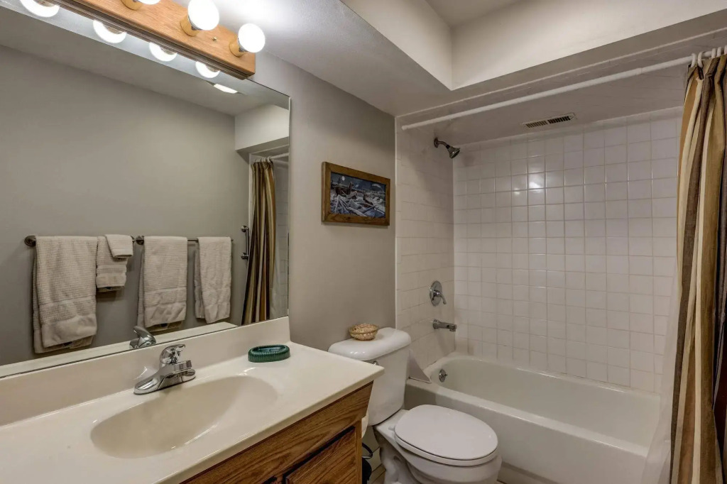 Family Friendly spacious split level townhouse in Steamboat by RedAwni