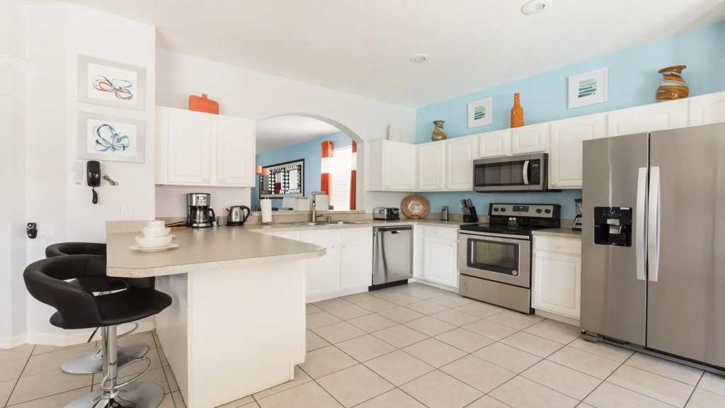 6BR Villa Near Disney w South-facing Pool spa