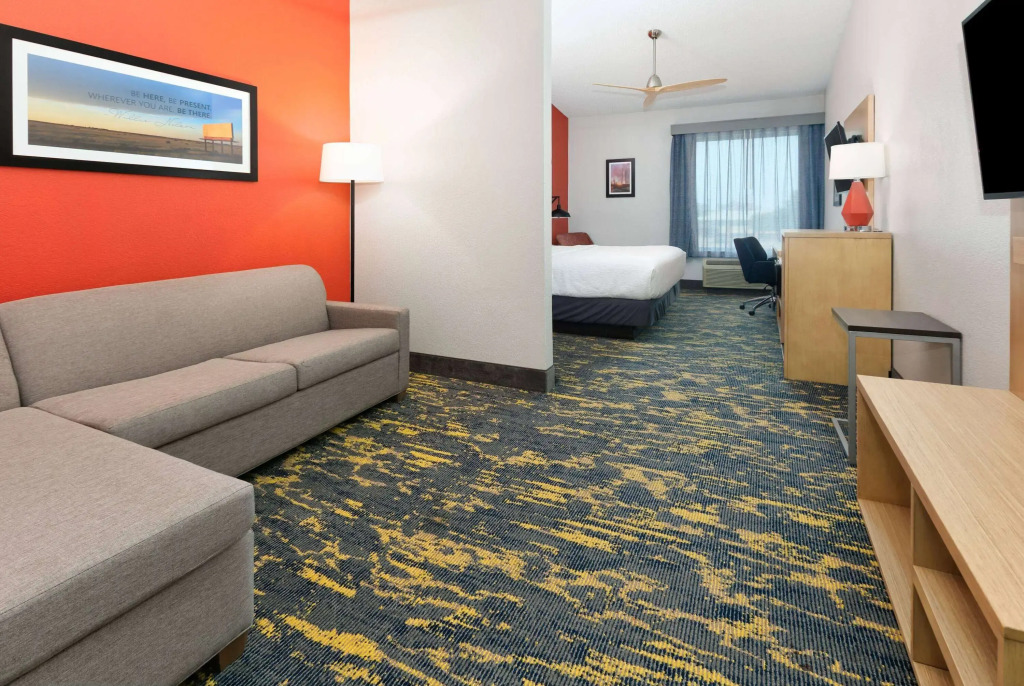 La Quinta by Wyndham Dallas - Las Colinas
