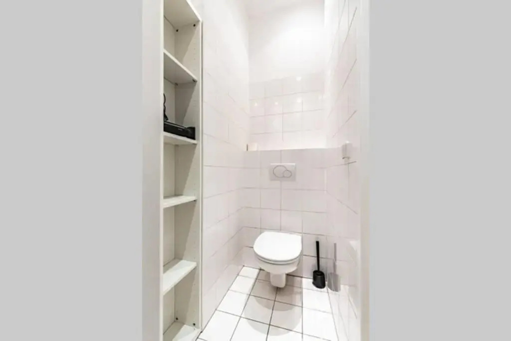 Spacious 3-Room Apt. 15 Min To the City Center