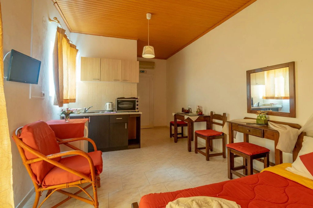 Akis Villa Studios & Apartments with Pool