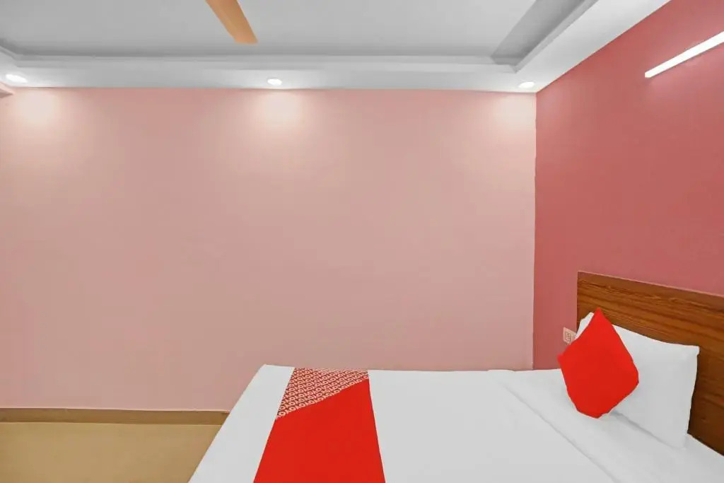 OYO 85984 Hotel Happy Spring