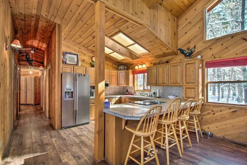 Pinetop Cabin w/ Private Patio on Eighth Green