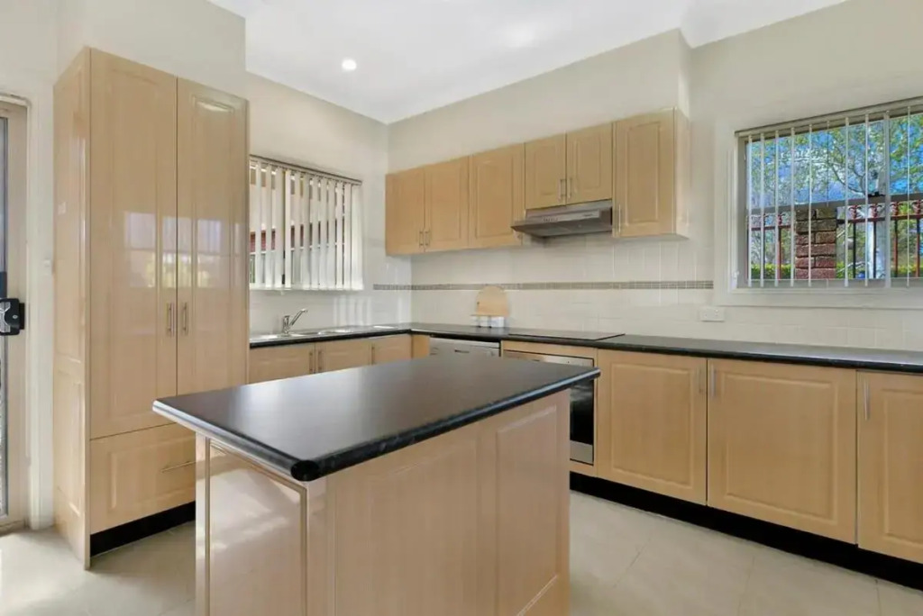 Spacious 2 Bed, 2 Bath Villa, CBD Location